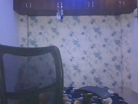 Snapshot of priyaverma00 chatting on 10-18-25, 08:20 priyaverma00 online show from 10-18-25, 08:20