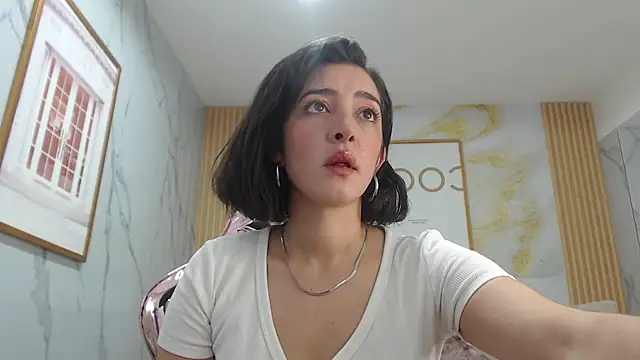 Snapshot of sara_lopez_s chatting on 09-27-25, 01:05 sara lopez s online show from 09-27-25, 01:05