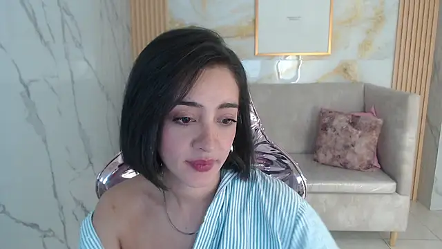 Snapshot of sara_lopez_s chatting on 10-17-25, 01:46 sara lopez s online show from 10-17-25, 01:46