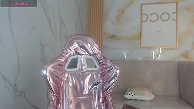 Snapshot of sara_lopez_s chatting on 10-29-25, 01:30 sara lopez s online show from 10-29-25, 01:30