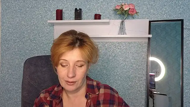 Snapshot of Elannaria chatting on 09-28-25, 02:44 Elannaria online show from 09-28-25, 02:44