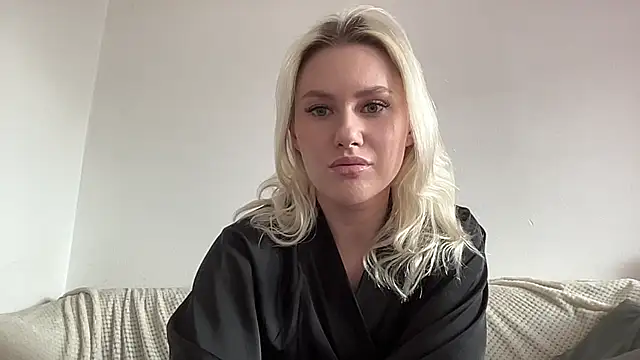 Snapshot of ElaraLuxxxe chatting on 09-24-25, 10:07 ElaraLuxxxe online show from 09-24-25, 10:07