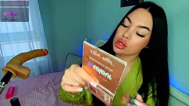 katerine Monroe online show from 11-30-25, 06:17