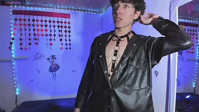 Snapshot of Dani_Lips_ chatting on 09-16-25, 07:04 Dani Lips online show from 09-16-25, 07:04