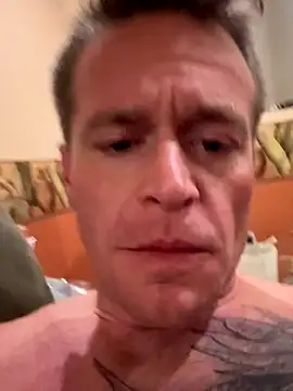 DILFiGuess11 online show from 10-25-25, 05:15