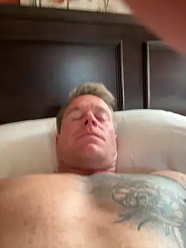 DILFiGuess11 online show from 10-28-25, 07:38