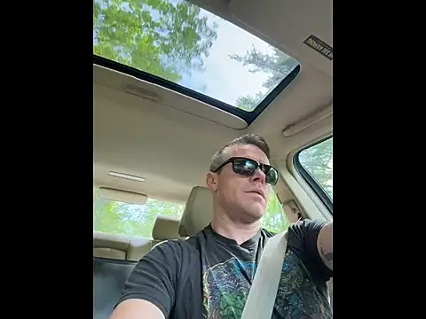DILFiGuess11 online show from 05-26-26, 01:51