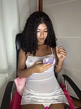 Snapshot of larajuli chatting on 05-17-26, 12:41 larajuli online show from 05-17-26, 12:41
