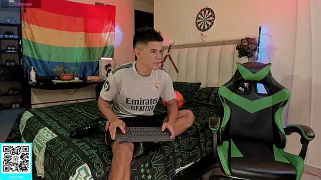 Snapshot of Jack_castell chatting on 09-12-25, 10:48 Jack castell online show from 09-12-25, 10:48