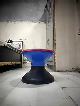 Snapshot of johnysinsr chatting on 09-17-25, 04:25 johnysinsr online show from 09-17-25, 04:25