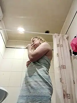 Snapshot of LiluLiluLilu chatting on 09-16-25, 06:03 LiluLiluLilu online show from 09-16-25, 06:03