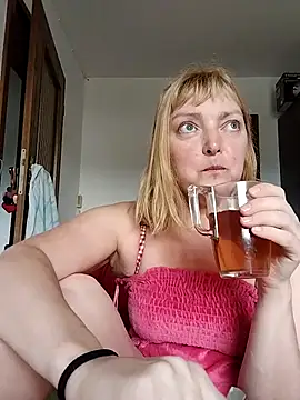 Snapshot of LiluLiluLilu chatting on 09-22-25, 06:37 LiluLiluLilu online show from 09-22-25, 06:37