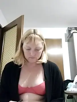 Snapshot of LiluLiluLilu chatting on 09-23-25, 08:23 LiluLiluLilu online show from 09-23-25, 08:23