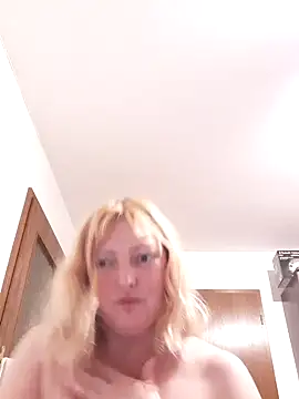 Snapshot of LiluLiluLilu chatting on 10-12-25, 08:41 LiluLiluLilu online show from 10-12-25, 08:41