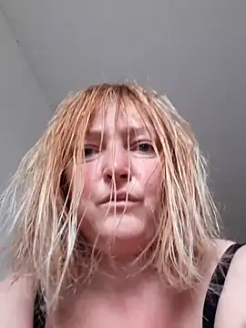 Snapshot of LiluLiluLilu chatting on 10-13-25, 08:47 LiluLiluLilu online show from 10-13-25, 08:47