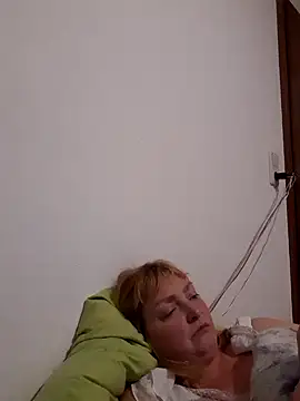 Snapshot of LiluLiluLilu chatting on 10-13-25, 08:53 LiluLiluLilu online show from 10-13-25, 08:53