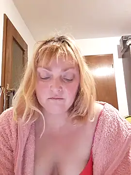 Snapshot of LiluLiluLilu chatting on 10-18-25, 07:36 LiluLiluLilu online show from 10-18-25, 07:36