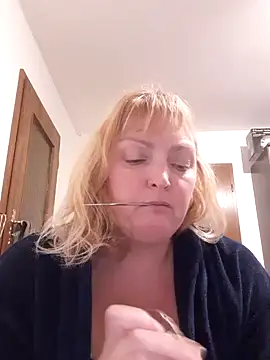 Snapshot of LiluLiluLilu chatting on 10-20-25, 07:03 LiluLiluLilu online show from 10-20-25, 07:03