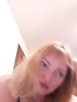 Snapshot of LiluLiluLilu chatting on 10-23-25, 09:24 LiluLiluLilu online show from 10-23-25, 09:24