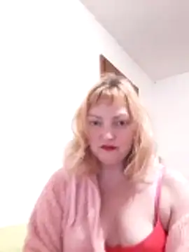 Snapshot of LiluLiluLilu chatting on 11-04-25, 07:02 LiluLiluLilu online show from 11-04-25, 07:02