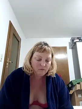 Snapshot of LiluLiluLilu chatting on 02-26-26, 10:42 LiluLiluLilu online show from 02-26-26, 10:42