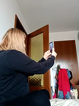 Snapshot of LiluLiluLilu chatting on 03-10-26, 08:08 LiluLiluLilu online show from 03-10-26, 08:08