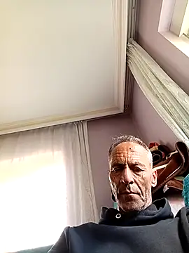 Snapshot of Meliwem12 chatting on 05-16-26, 11:31 Meliwem12 online show from 05-16-26, 11:31
