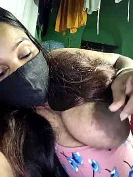 Snapshot of V-hot-swiet chatting on 10-30-25, 11:27 V-hot-swiet online show from 10-30-25, 11:27