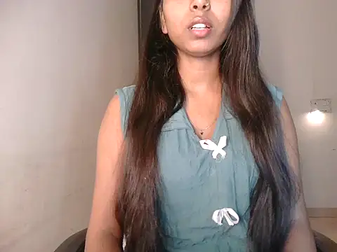 Snapshot of GlamGirl002 chatting on 01-07-26, 12:57 GlamGirl002 online show from 01-07-26, 12:57