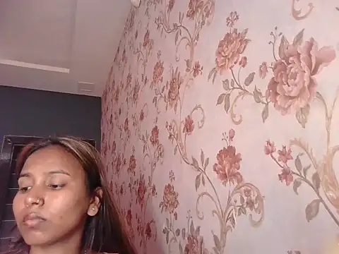 Snapshot of GlamGirl002 chatting on 04-01-26, 02:45 GlamGirl002 online show from 04-01-26, 02:45