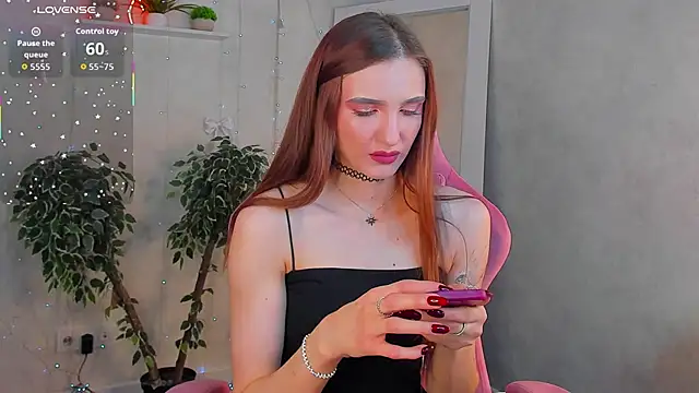 Snapshot of Alisha_Green chatting on 06-12-26, 09:19 Alisha Green online show from 06-12-26, 09:19