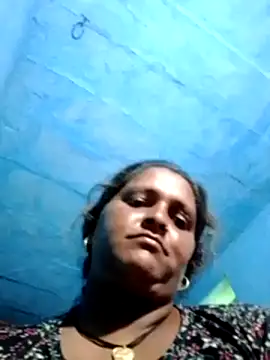 Snapshot of Ishwariya_Hatwal chatting on 09-18-25, 02:57 Ishwariya Hatwal online show from 09-18-25, 02:57