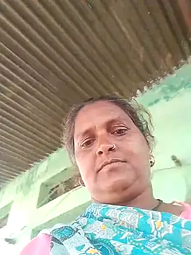 Snapshot of Ishwariya_Hatwal chatting on 10-10-25, 03:05 Ishwariya Hatwal online show from 10-10-25, 03:05