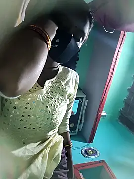 posewith online show from 10-16-25, 10:44