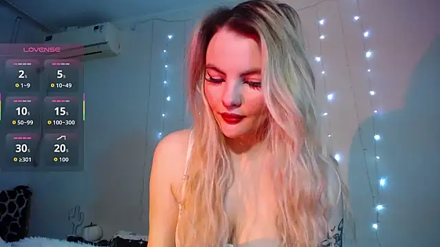 Snapshot of Wicked_cookie chatting on 11-10-25, 12:09 Wicked cookie online show from 11-10-25, 12:09