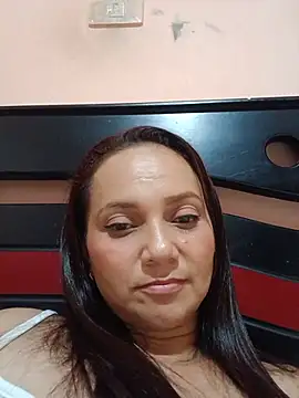 Snapshot of Amanda39 chatting on 06-25-26, 05:23 Amanda39 online show from 06-25-26, 05:23