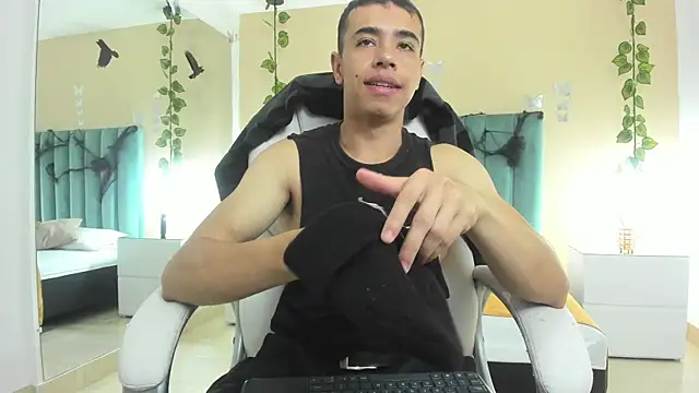 Muscle Scott online show from 10-30-25, 12:28