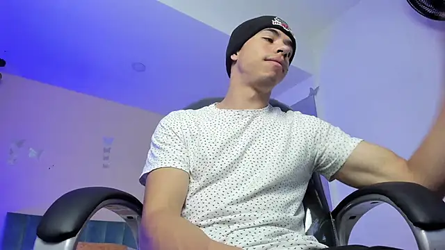 Muscle Scott online show from 12-14-25, 02:11