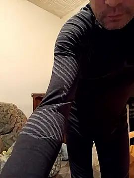 Snapshot of frederic198 chatting on 01-08-26, 09:06 frederic198 online show from 01-08-26, 09:06