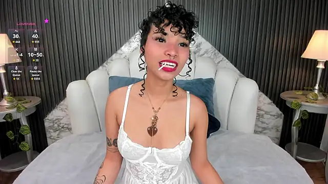 Snapshot of DaniCollinn_ chatting on 11-14-25, 08:18 DaniCollinn online show from 11-14-25, 08:18