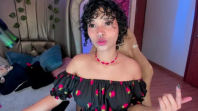 Snapshot of DaniCollinn_ chatting on 02-14-26, 12:57 DaniCollinn online show from 02-14-26, 12:57