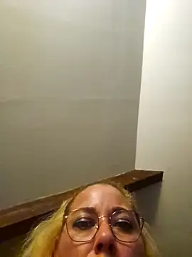 Snapshot of misscokine666 chatting on 10-03-25, 06:27 misscokine666 online show from 10-03-25, 06:27