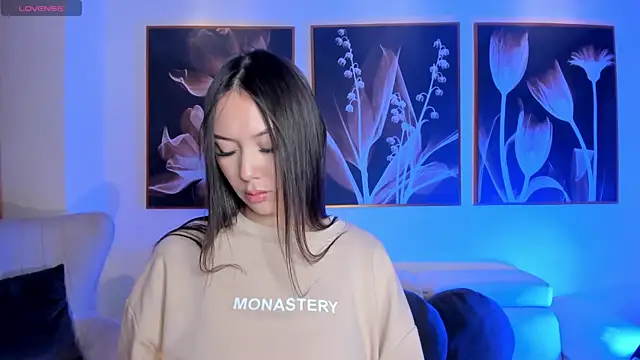 AnnaHoffman  online show from 10-16-25, 01:12
