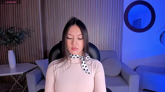 AnnaHoffman  online show from 10-17-25, 07:16