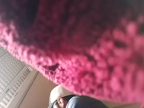 Snapshot of BeakedMezuza chatting on 11-29-25, 12:30 BeakedMezuza online show from 11-29-25, 12:30