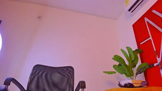 Snapshot of vennusasm1 chatting on 10-17-25, 10:23 vennusasm1 online show from 10-17-25, 10:23