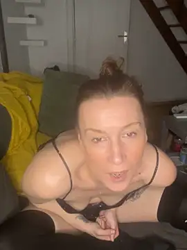 Snapshot of dreamgt chatting on 02-10-26, 04:22 dreamgt online show from 02-10-26, 04:22