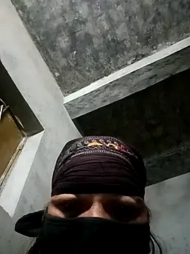 Snapshot of suhani_sharmj chatting on 11-28-25, 10:01 suhani sharmj online show from 11-28-25, 10:01