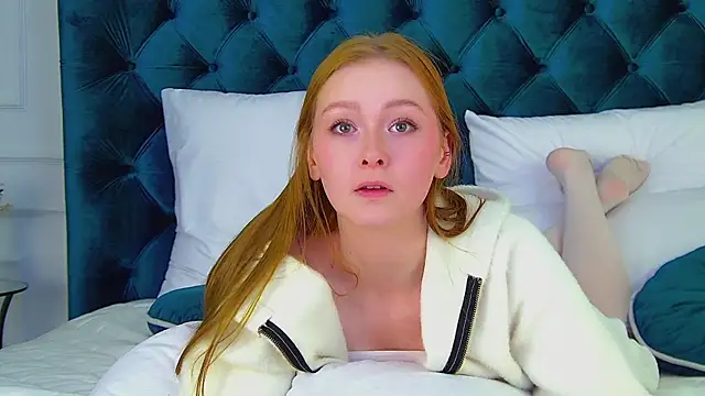 Snapshot of AgataFoxley chatting on 09-28-25, 08:09 AgataFoxley online show from 09-28-25, 08:09