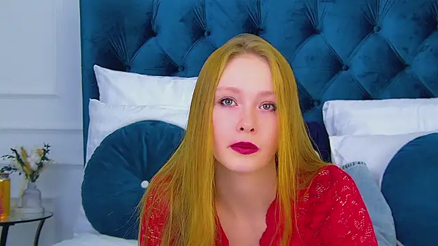 Snapshot of AgataFoxley chatting on 10-13-25, 07:30 AgataFoxley online show from 10-13-25, 07:30